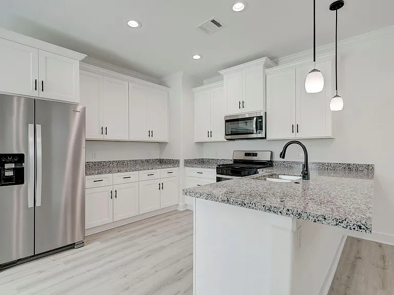 4002 Elmwood St #B — Photo 3
