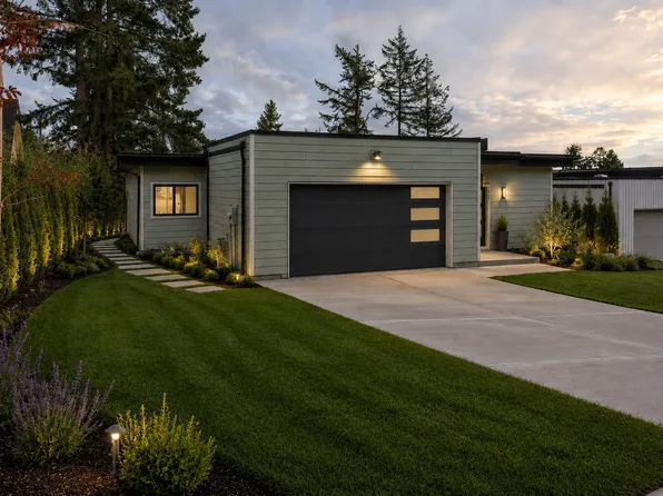 5416 Stellar Way, Sechelt, BC V7Z 0M1