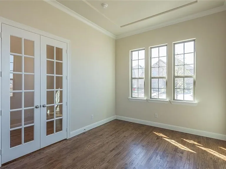 560 Thoroughbred Ave — Photo 6