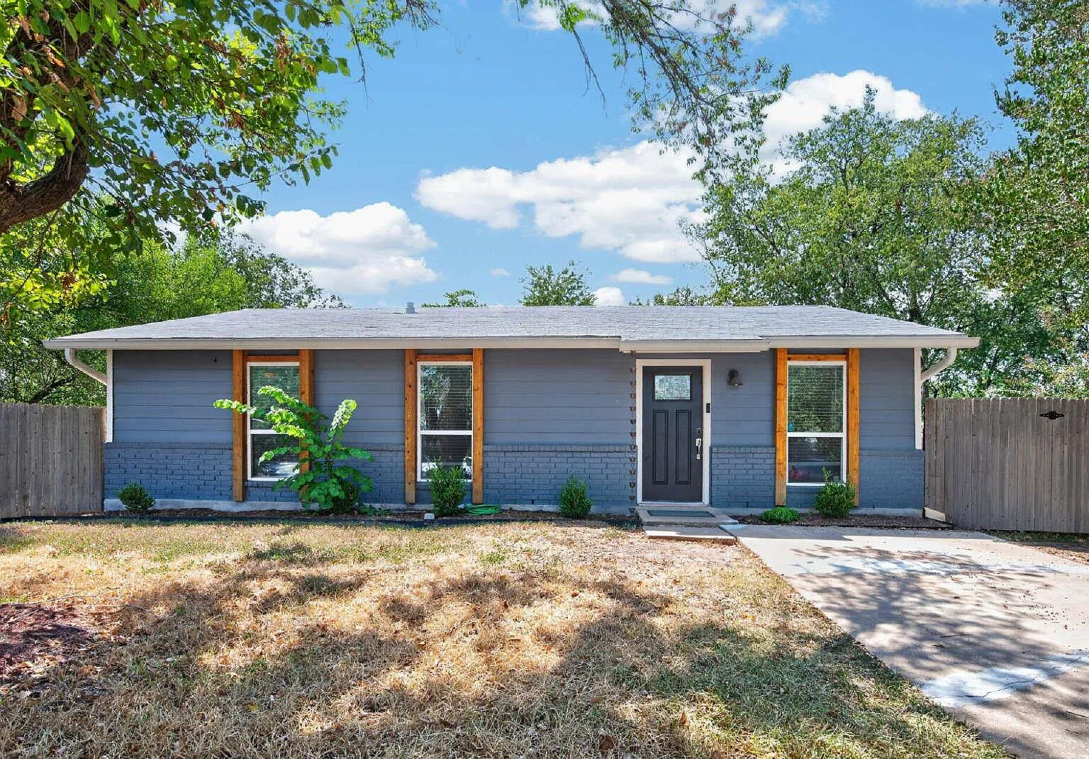 3 bed, 2.0 bath, 1171 sqft, $2,400 — Photo 2