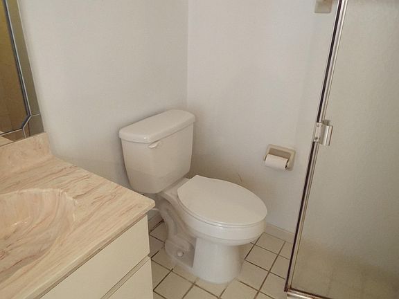 4th image of 2549 SE OAKLYN Street