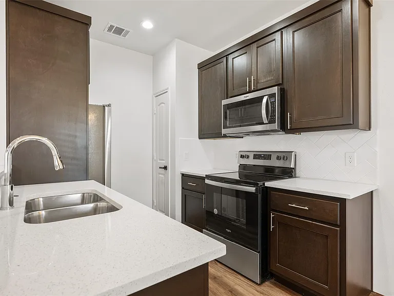 15407 Armstrong Ave — Photo 14