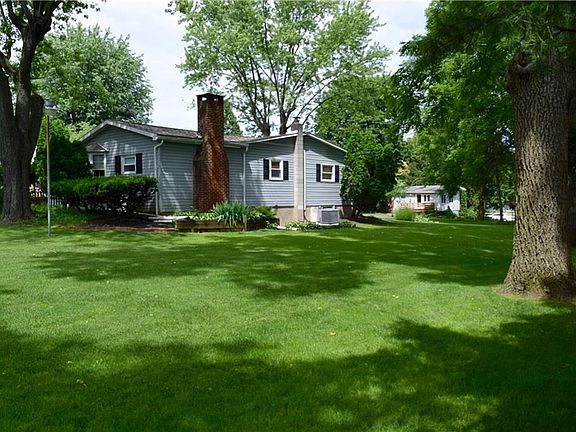 3rd image of 1225 Oakwood Dr