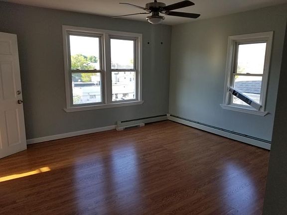 5th image of 696 Atwells Ave #2-3-1