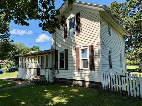 127 E Mill St, Athens, MI 49011