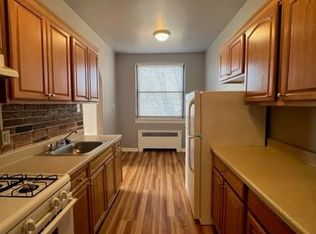 82 Chestnut St APT 303, Rutherford, NJ 07070