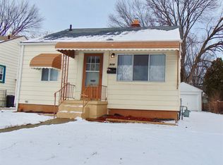 18761 Kenosha St, Harper Woods, MI 48225