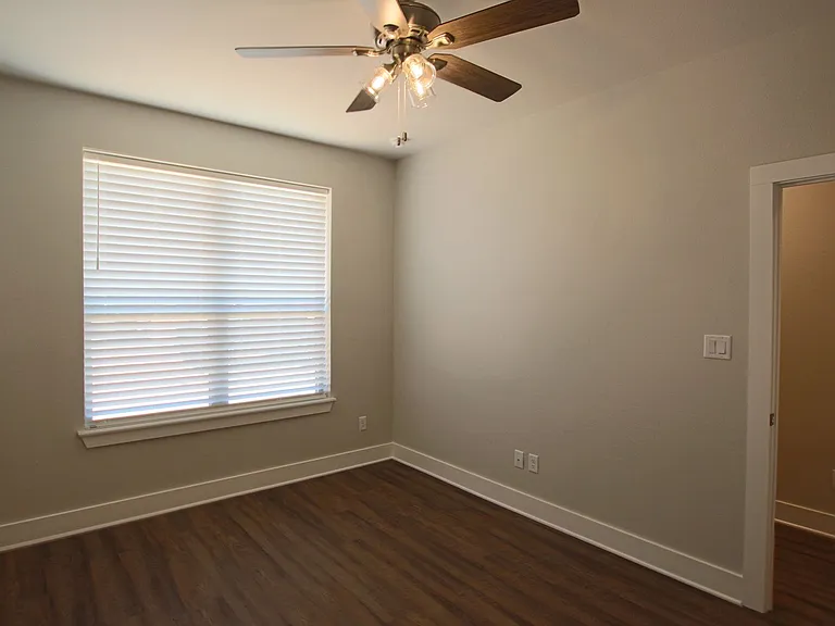 727 Freedom Way — Photo 4