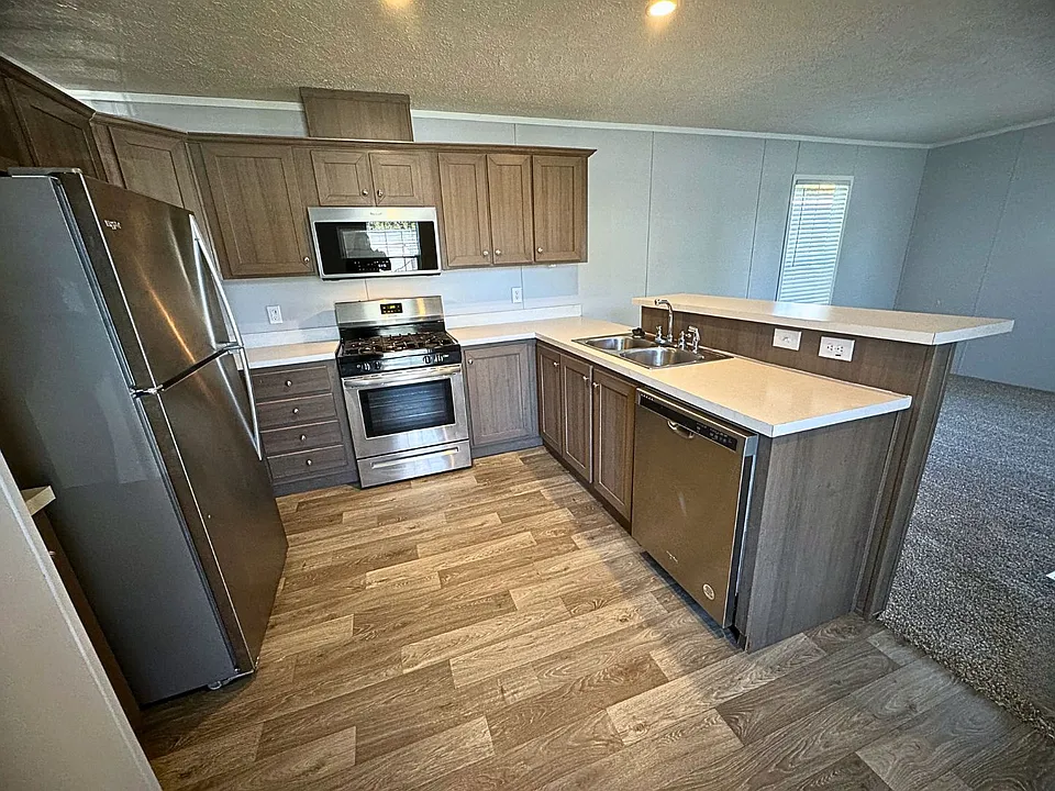 17 Pine Ave #17