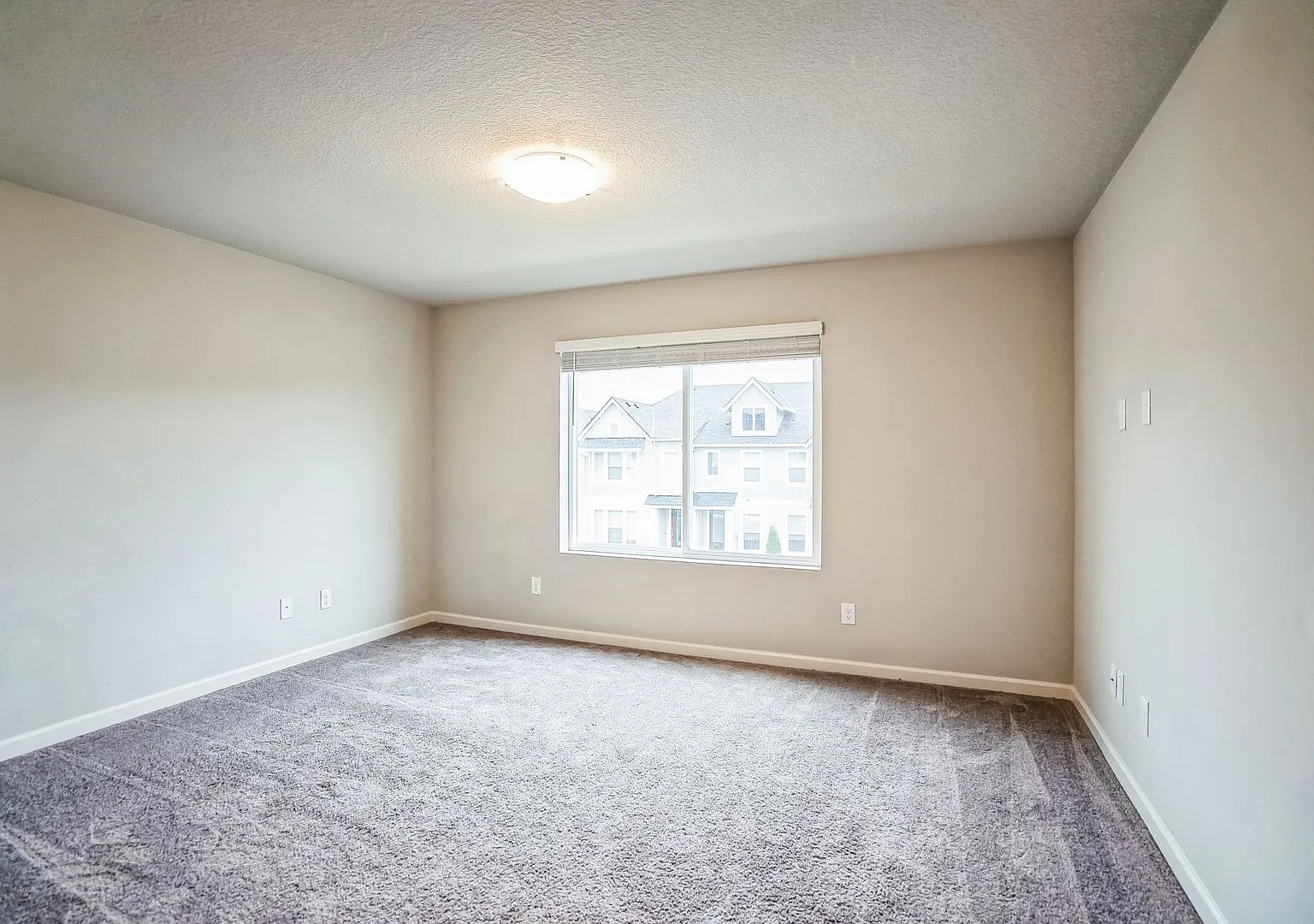 3 bed, 3.0 bath, 1612 sqft, $2,595 — Photo 4