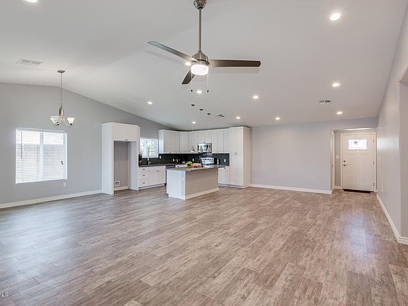 3rd image of 5511 W Sunnyslope Ln