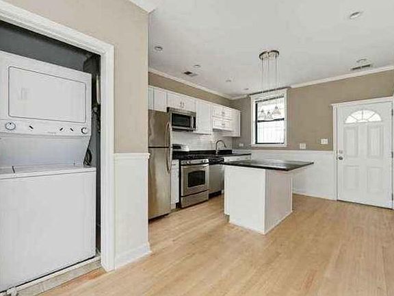 2nd image of 1538 N Maplewood Ave #1538/1