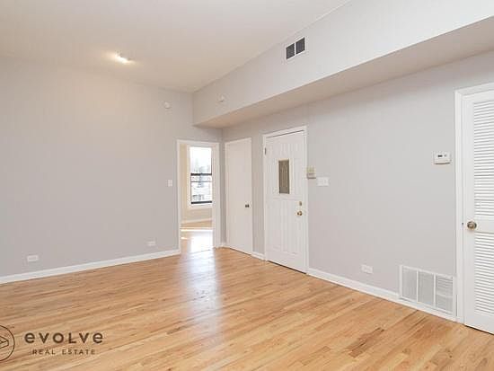 2nd image of 2129 N Sheffield Ave APT 3F