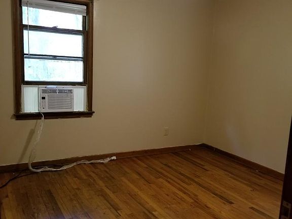 4th image of 712 E Jane St
