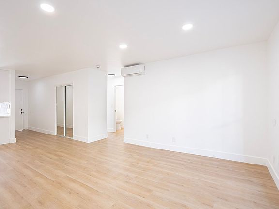 3rd image of 1428 15th St APT 204
