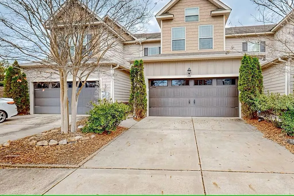 2 bed, 2.5 bath, 1973 sqft, $1,995 — Photo 1
