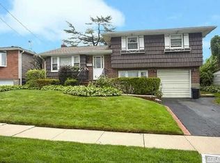 227 Garden City Rd, Franklin Square, NY 11010