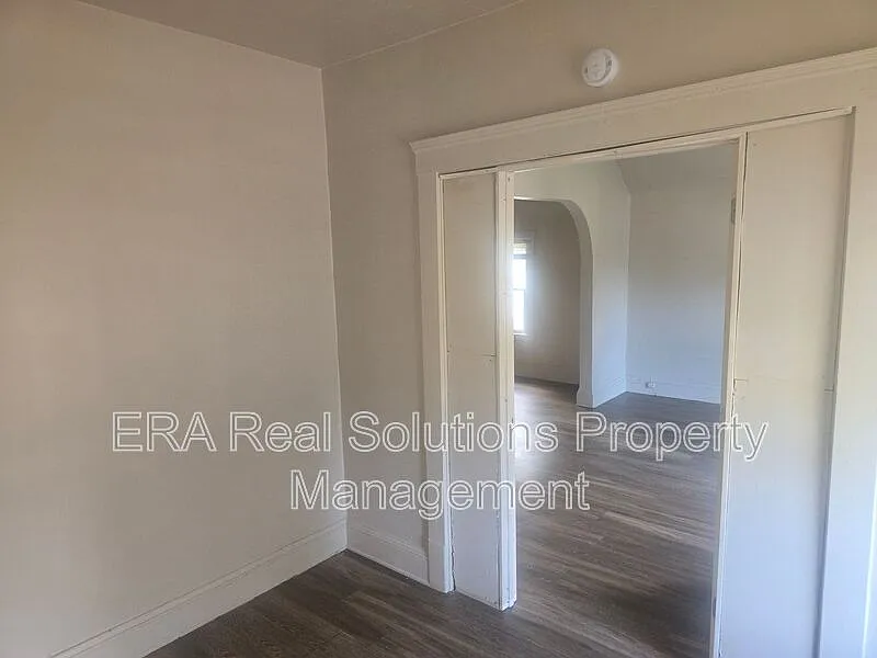 2 bed, 1.0 bath, $900 — Photo 4