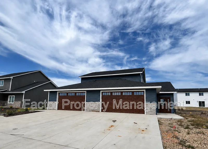3 bed, 2.5 bath, 1450 sqft, $2,295 — Photo 1