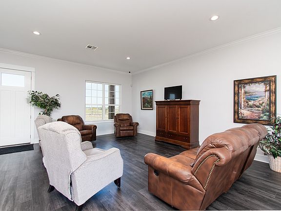 5th image of 4948 Woodlawn Rd