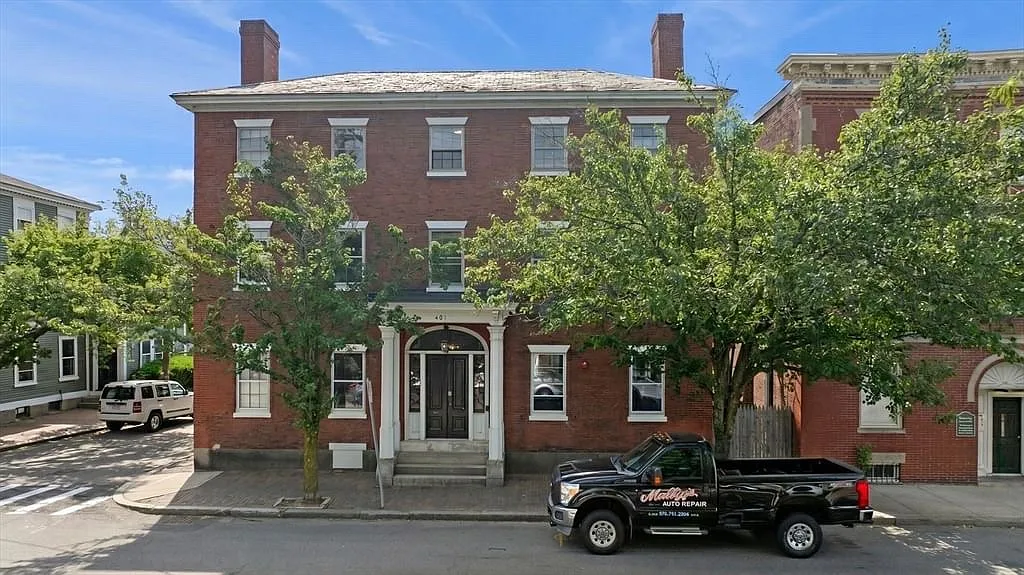 401 Essex St — Photo 3