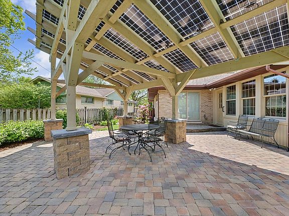 5th image of 1406 Maywood Dr
