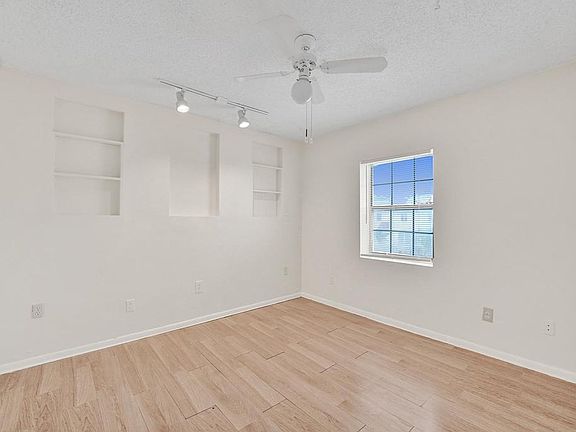 2nd image of 1313 Seaview Dr
