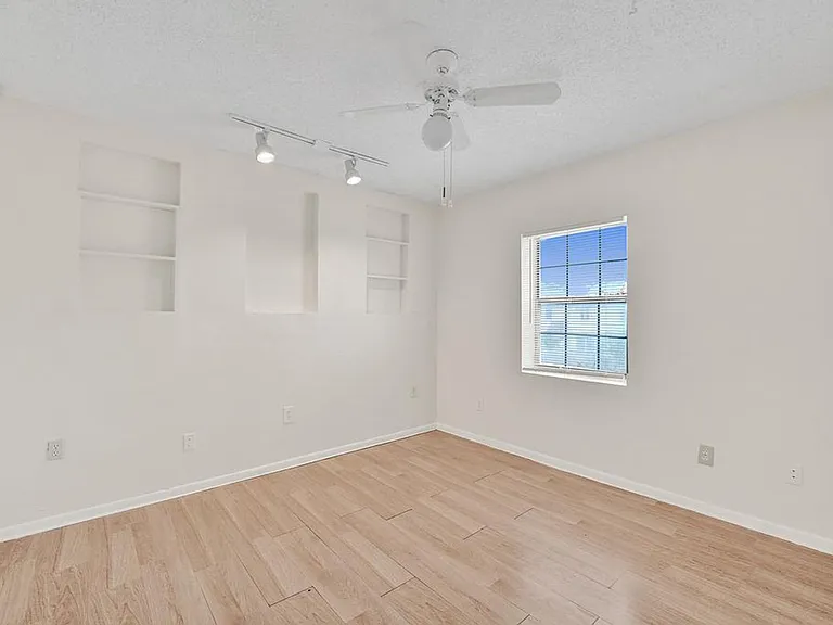 1313 Seaview — Photo 2