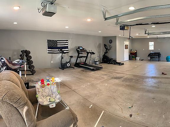 3rd image of 936 N Pratt St