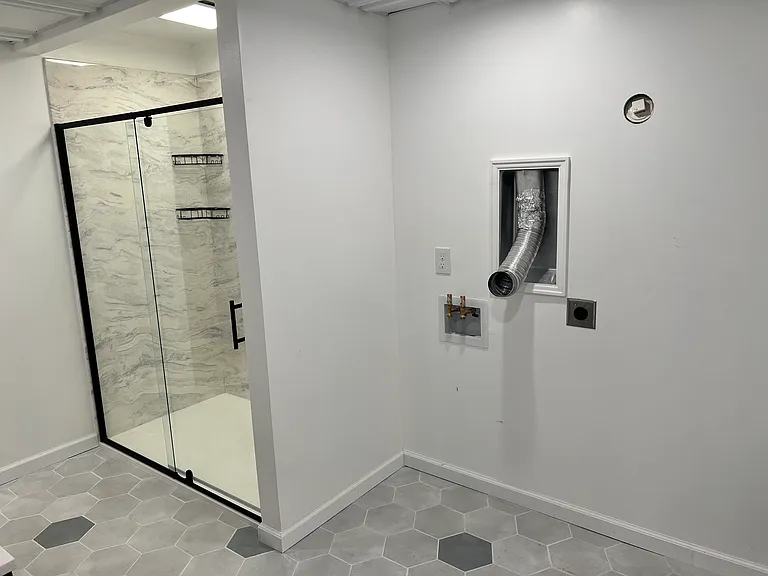 Private Bathroom/Stackable WD