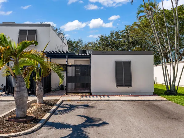 1340 E Golfview Drive, Pembroke Pines, FL 33026