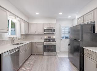 704 Davis St, Fenton, MI 48430