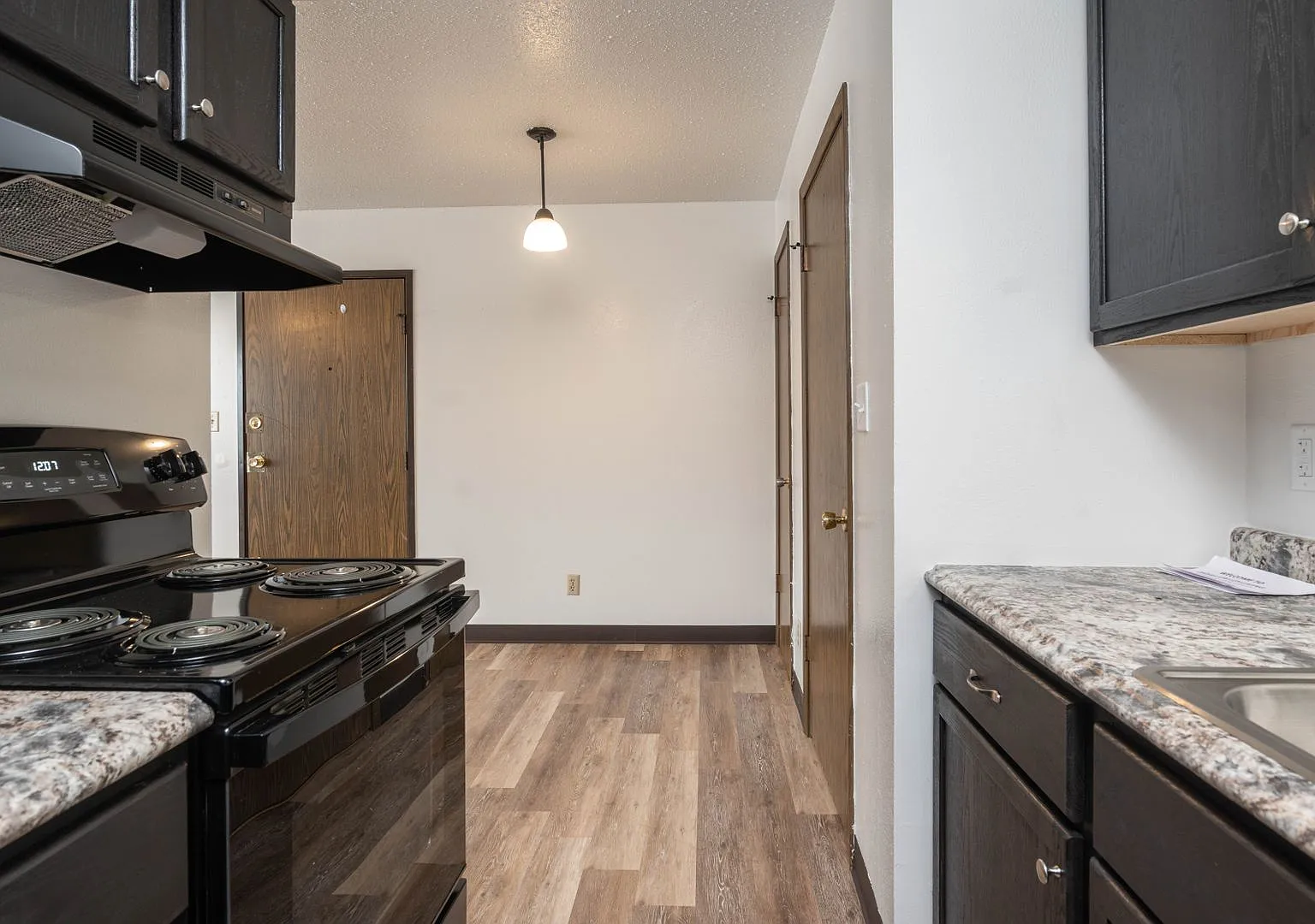 4th Street Manor — Photo 2