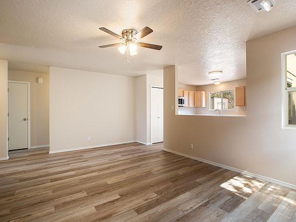 5th image of 516 Medina Meadows Dr NE