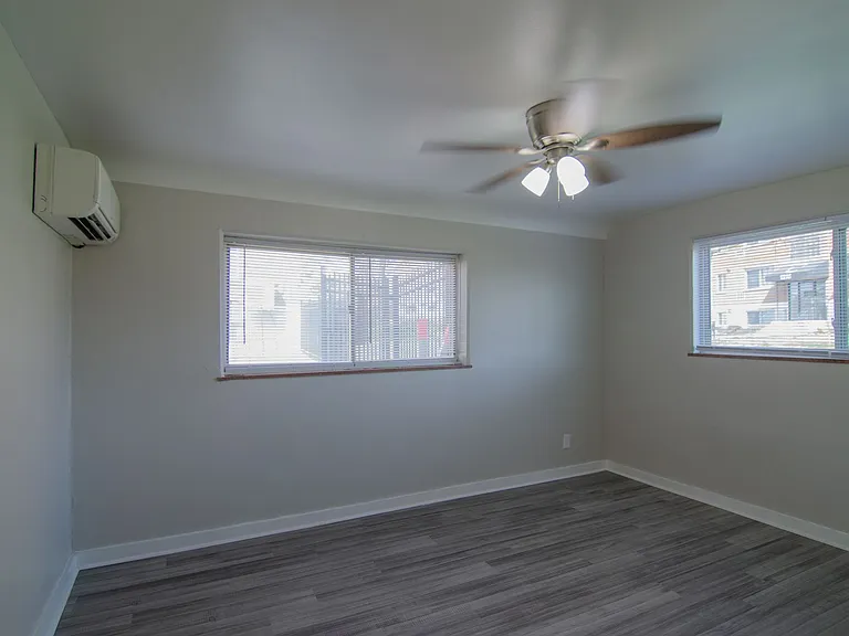 Newly Upgraded Apartments -The Courtyard at Park Hills, Minutes from Downtown — Photo 6