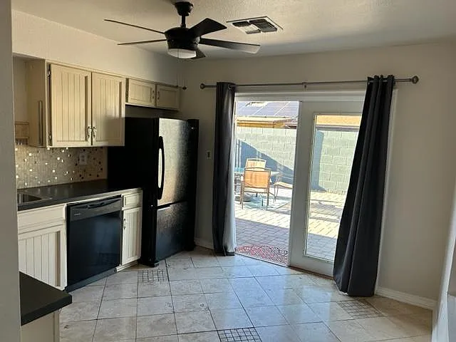 3 bed, 1052 sqft, $2,350 — Photo 4