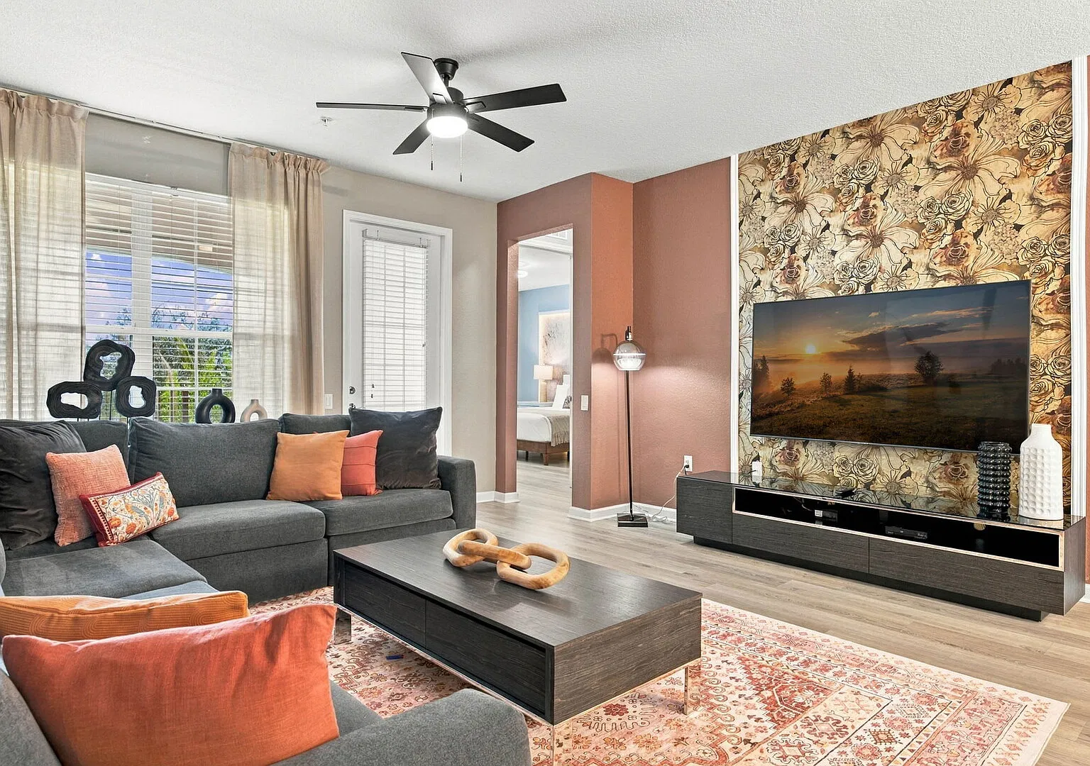 Luxury 3BR, Newly Renovated, Lake View, Vista Cay — Photo 1