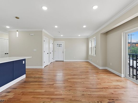4th image of 434 S 10Th St