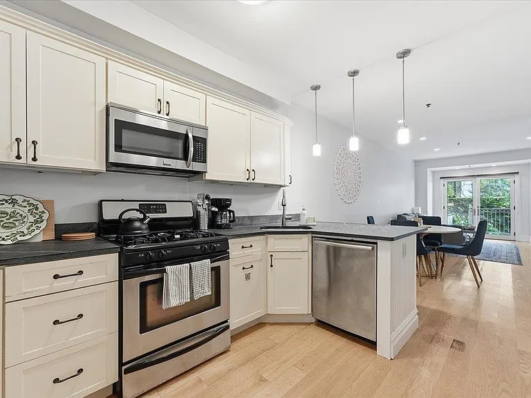 610 Madison St #1 — Photo 13