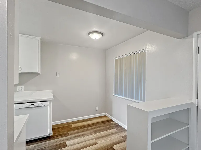 Ethan Apartments — Photo 48