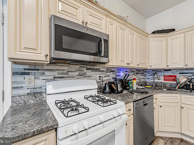 4011 Pine St — Photo 11