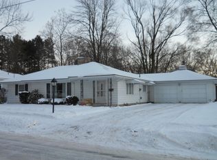 1005 W Orange St, Greenville, MI
