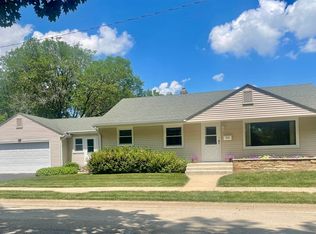 3216 Burrmont Rd, Rockford, IL 61107