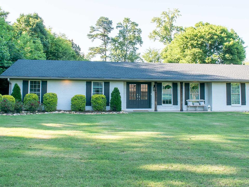 1st image of 1002 Valley Rd