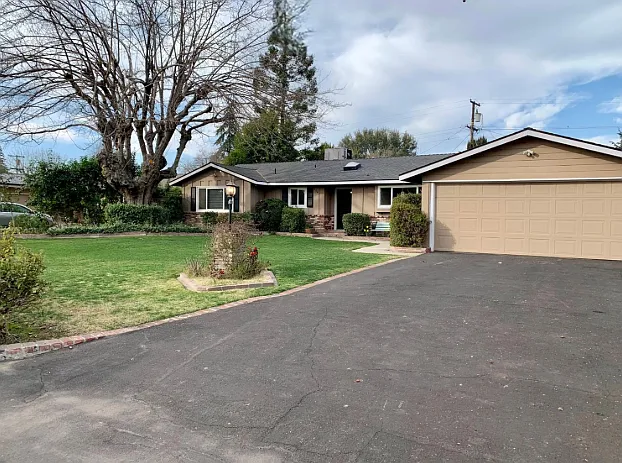 454 W Twain Ave photo 1