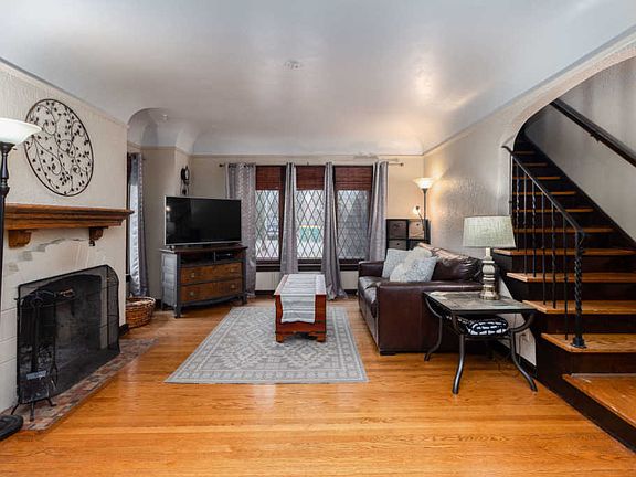 3rd image of 1120 E Congress St #2
