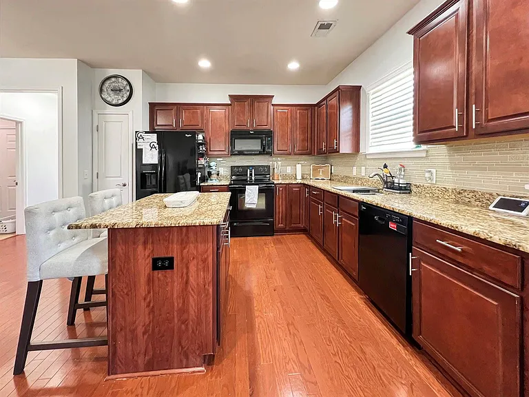4809 Pitkin Ave — Photo 7