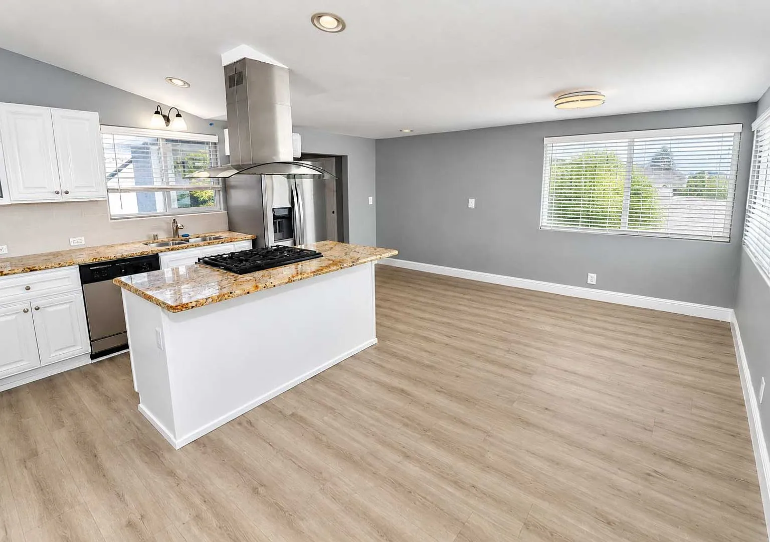 Beautifully Renovated Single-Story Anaheim Home with Private Pool — Photo 3