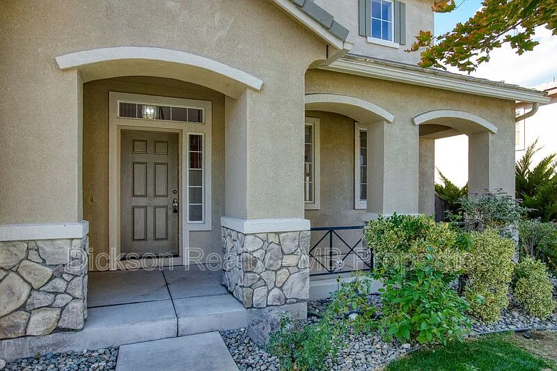 4 bed, 2.5 bath, 3053 sqft, $3,250 — Photo 2