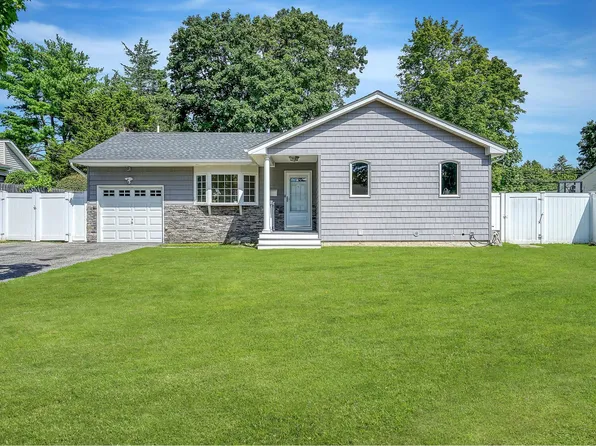 21 Orchid Ln, Commack, NY 11725